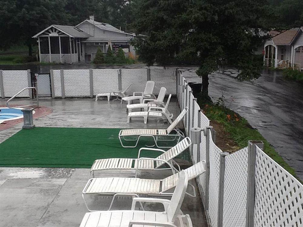 King Hendrick Motel And Suites เลคจอร์จ ภายนอก รูปภาพ